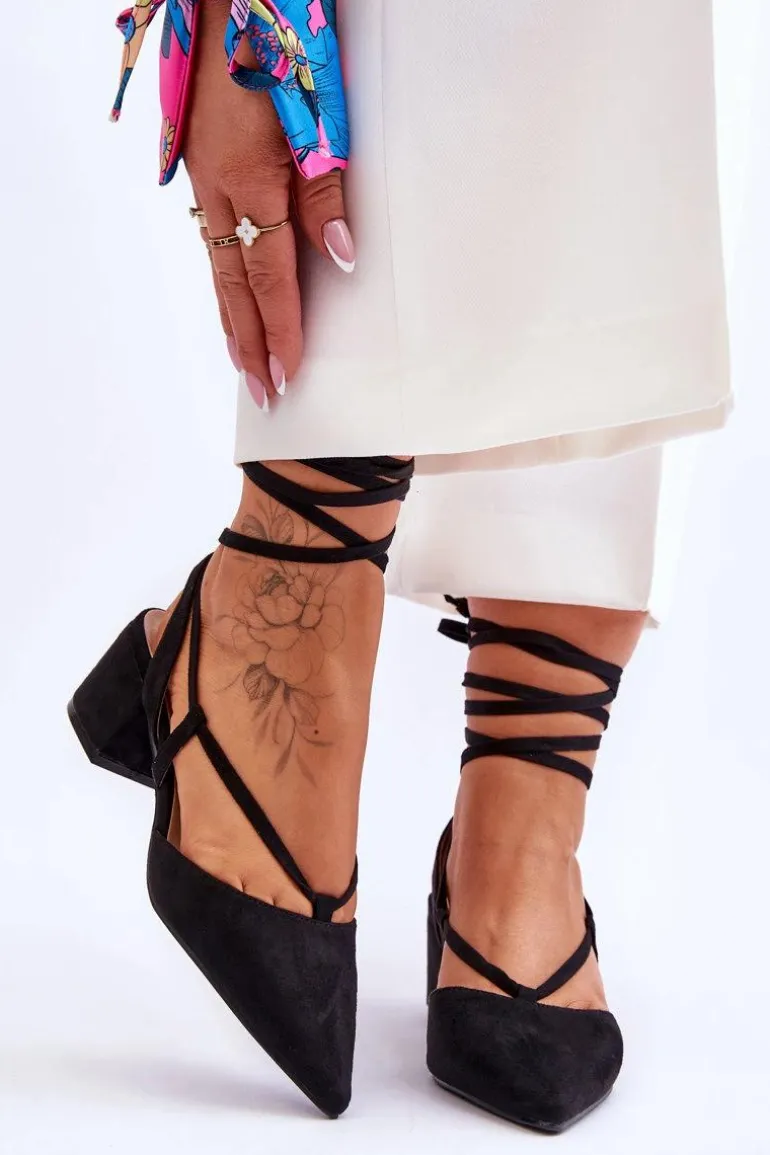 Wiązane Czółenka Na Niskim Słupku W Szpic Czarne Carlotte