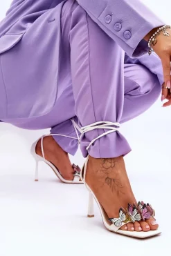 Wiązane Sandałki Na Szpilce Z Motylami Białe Delmar