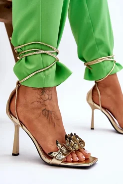 Wiązane Sandałki Na Szpilce Z Motylami Złote Delmar