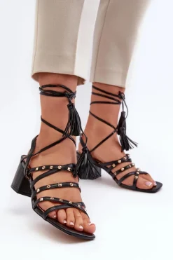 Wiązane Sandały Na Niskim Obcasie Ozdobione Ćwiekami Czarne Chrisele