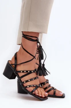 Wiązane Sandały Na Niskim Obcasie Ozdobione Ćwiekami Czarne Chrisele
