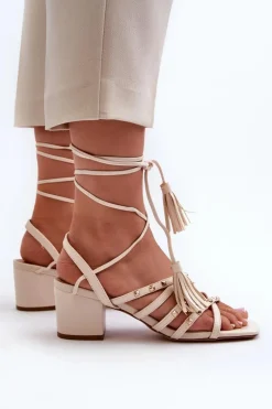 Wiązane Sandały Na Niskim Obcasie Ozdobione Ćwiekami Beżowe Chrisele