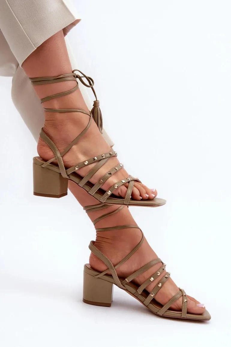 Wiązane Sandały Na Niskim Obcasie Ozdobione Ćwiekami Zielone Chrisele