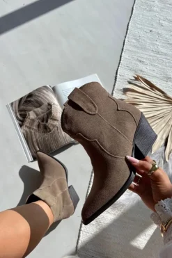 Wsuwane Botki Kowbojki Damskie Z Naturalnego Zamszu Beżowe Beretta