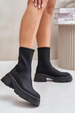 Wsuwane Botki Na Płaskim Obcasie Czarne Ravendria
