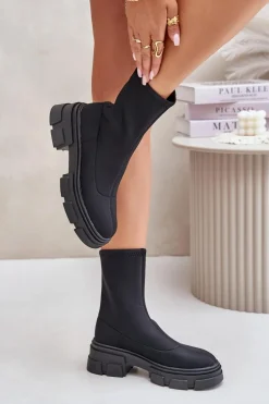 Wsuwane Botki Na Płaskim Obcasie Czarne Ravendria