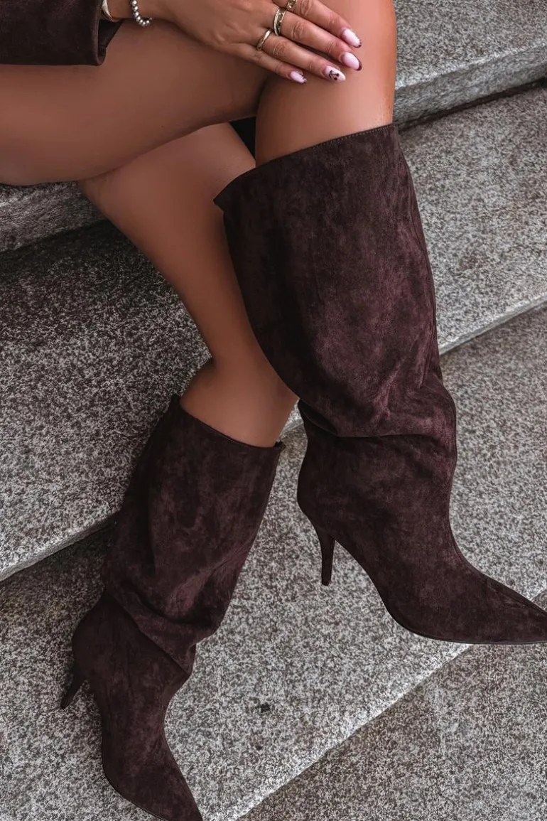 Wsuwane Kozaki Damskie Na Szpilce Z Eko Zamszu Czekoladowe Noretta