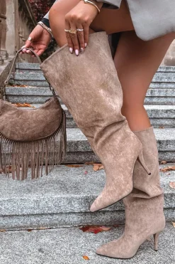 Wsuwane Kozaki Damskie Na Szpilce Z Eko Zamszu Beżowe Noretta