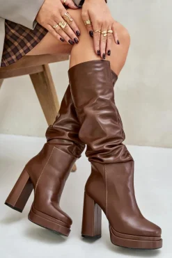 Wsuwane Kozaki Na Słupku I Platformie Z Marszczeniem Ocieplane Brązowe Beridra