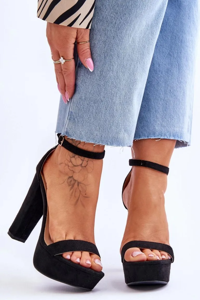 Wygodne Zamszowe Sandały Na Wysokim Słupku Czarne Essence
