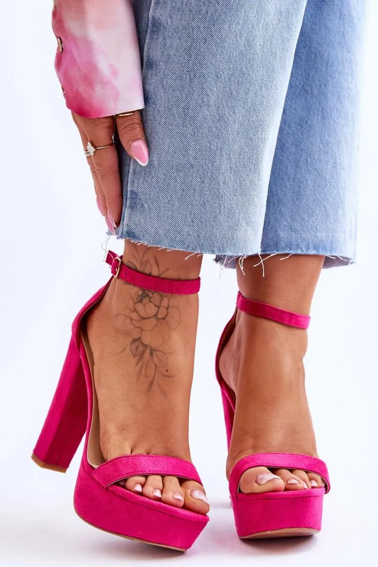 Wygodne Zamszowe Sandały Na Wysokim Słupku Fuksja Essence