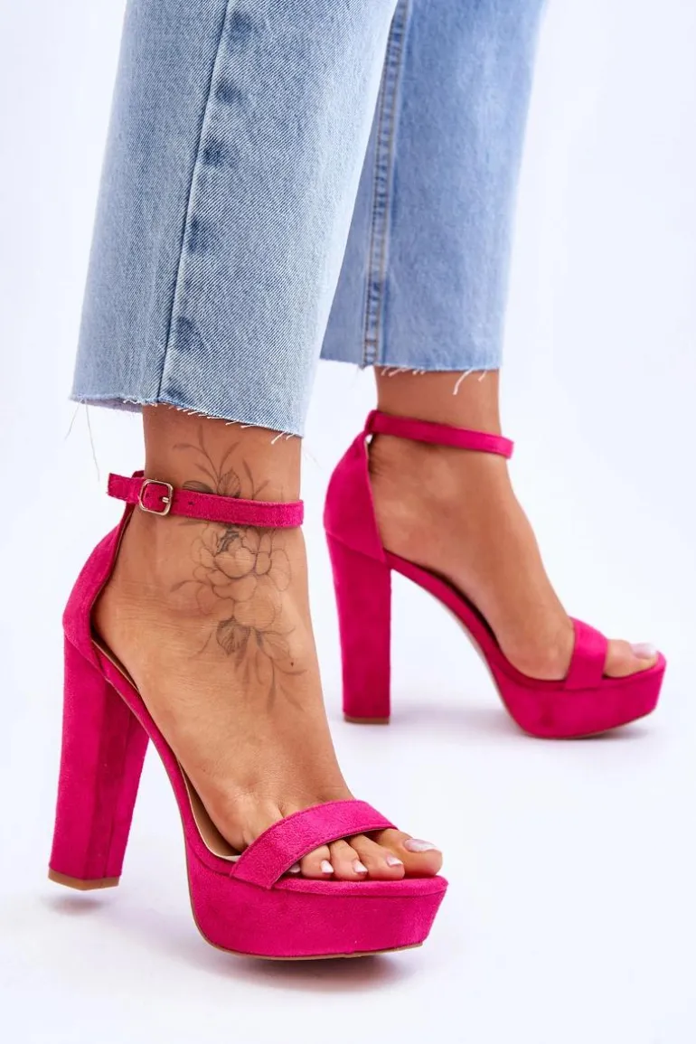 Wygodne Zamszowe Sandały Na Wysokim Słupku Fuksja Essence