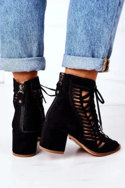 Zamszowe Ażurowe Botki Maciejka 04040-01 Czarne