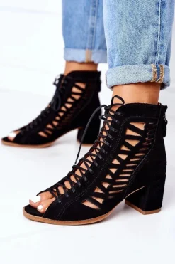 Zamszowe Ażurowe Botki Maciejka 04040-01 Czarne