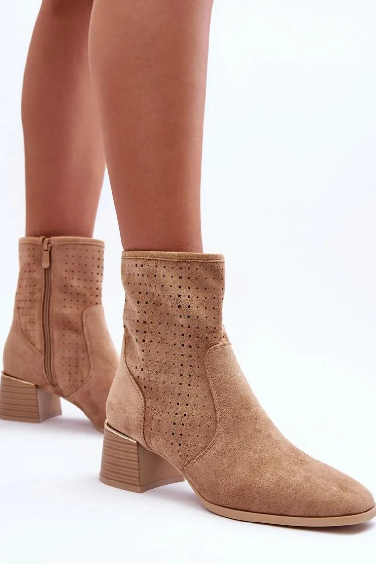 Zamszowe Ażurowe Botki Na Obcasie Ciemnobeżowe Perale