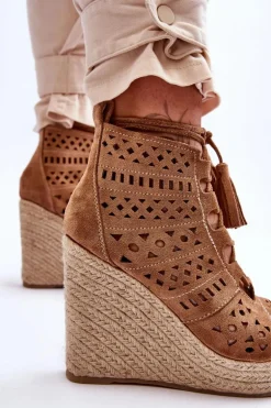 Zamszowe Ażurowe Botki Na Koturnie Camel Berthe