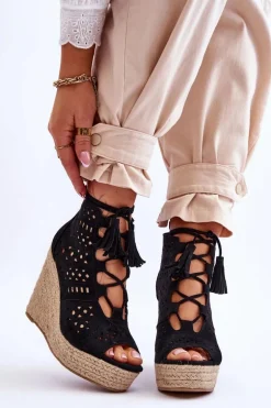 Zamszowe Ażurowe Botki Na Koturnie Czarne Berthe