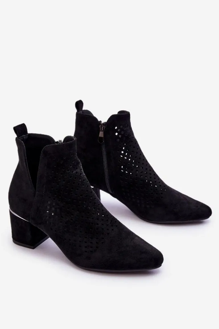 Zamszowe Botki Ażurowe Z Wycięciem Na Obcasie Czarne Blakely