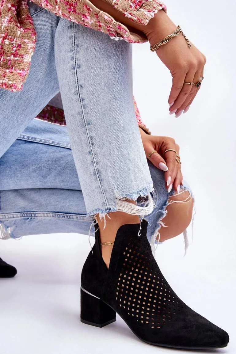 Zamszowe Botki Ażurowe Z Wycięciem Na Obcasie Czarne Blakely