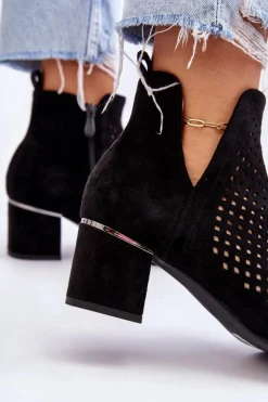 Zamszowe Botki Ażurowe Z Wycięciem Na Obcasie Czarne Blakely