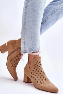 Zamszowe Botki Ażurowe Z Wycięciem Na Obcasie Beżowe Blakely