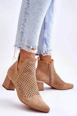 Zamszowe Botki Ażurowe Z Wycięciem Na Obcasie Beżowe Blakely