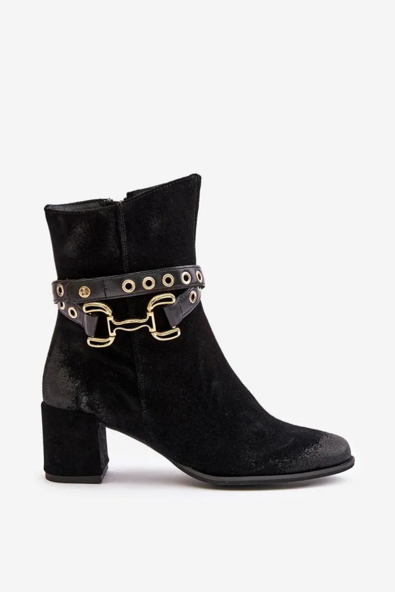 Zamszowe Botki Damskie Na Słupku Z Ozdobnym Paskiem Maciejka 06679-01 Czarne