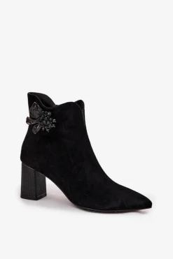 Zamszowe Botki Damskie Na Słupku Z Ozdobą D&A CR52-686 Czarne