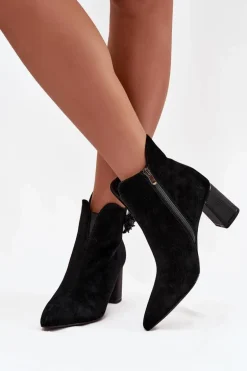 Zamszowe Botki Damskie Na Słupku Z Ozdobą D&A CR52-686 Czarne