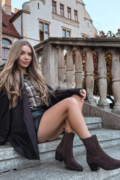 Zamszowe Botki Damskie Na Słupku Ocieplane Brązowe Arelia