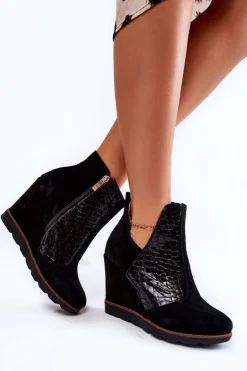 Zamszowe Botki Na Koturnie Krokodyli Wzór Czarne Alda