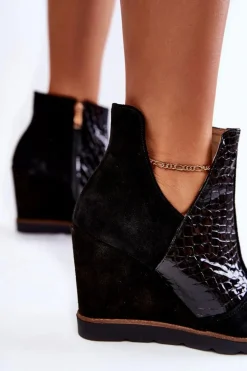 Zamszowe Botki Na Koturnie Krokodyli Wzór Czarne Alda