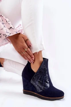 Zamszowe Botki Na Koturnie Krokodyli Wzór Granatowe Alda