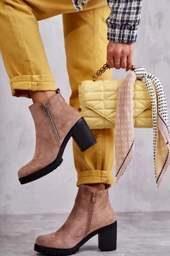 Zamszowe Botki Na Obcasie Z Suwakiem Beżowe Sevione