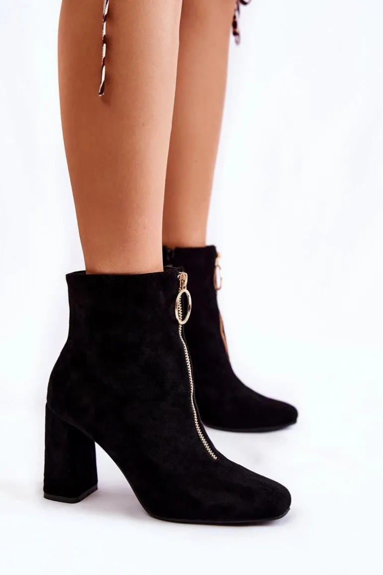 Zamszowe Botki Na Obcasie Z Ozdobnym Zamkiem Czarne Lisette