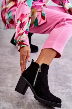 Zamszowe Botki Na Obcasie Z Suwakiem Czarne Sevione