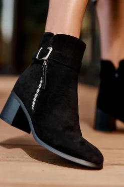 Zamszowe Botki Na Obcasie Z Klamrą Czarne Bronte