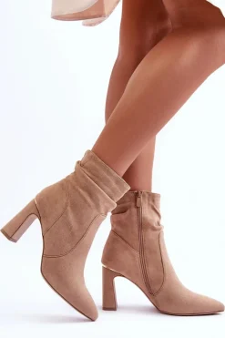 Zamszowe Botki Na Słupku Beżowe Mellamene