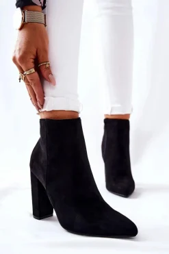 Zamszowe Botki Na Słupku Czarne Rinasa