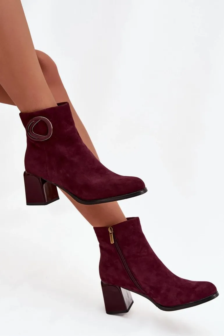 Zamszowe Botki Na Słupku Ocieplane Z Ozdobnym Detalem Artiker 57C0016 Bordowe
