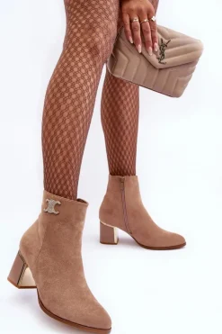 Zamszowe Botki Na Słupku Z Ozdobą Beżowe Dwinja