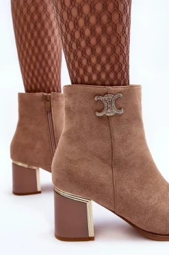 Zamszowe Botki Na Słupku Z Ozdobą Beżowe Dwinja