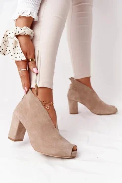 Zamszowe Botki Na Słupku Z Wycięciem Exquisite 1243 Beżowe