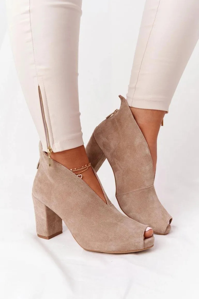 Zamszowe Botki Na Słupku Z Wycięciem Exquisite 1243 Beżowe