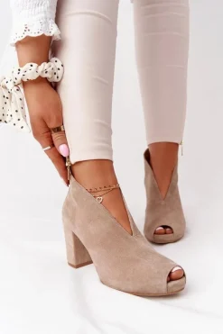 Zamszowe Botki Na Słupku Z Wycięciem Exquisite 1243 Beżowe