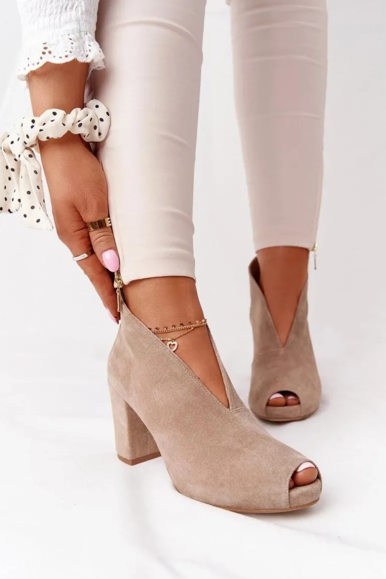 Zamszowe Botki Na Słupku Z Wycięciem Exquisite 1243 Beżowe