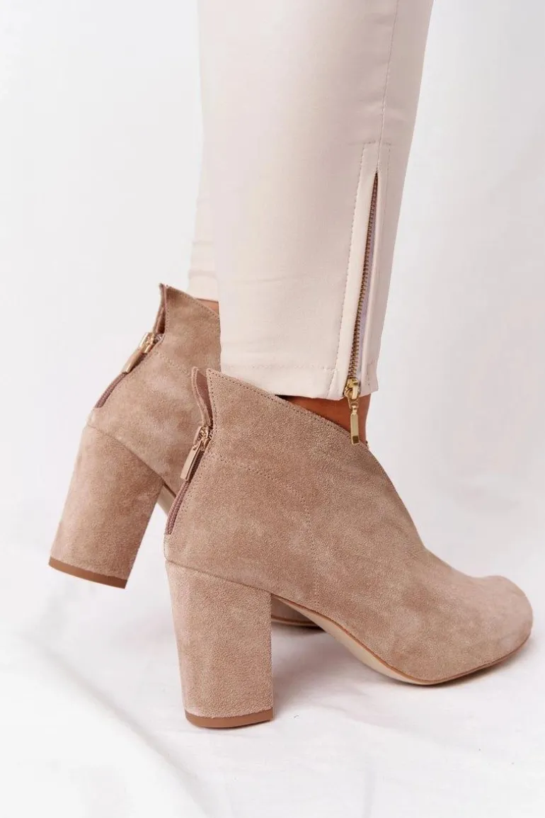 Zamszowe Botki Na Słupku Z Wycięciem Exquisite 1243 Beżowe