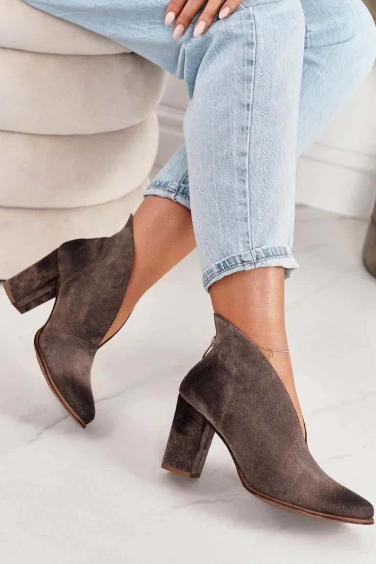 Zamszowe Botki Na Słupku Z Wycięciem Exquisite 1231 Cappuccino