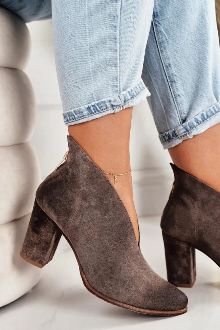 Zamszowe Botki Na Słupku Z Wycięciem Exquisite 1231 Cappuccino