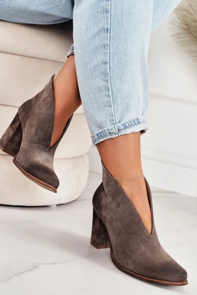 Zamszowe Botki Na Słupku Z Wycięciem Exquisite 1231 Cappuccino